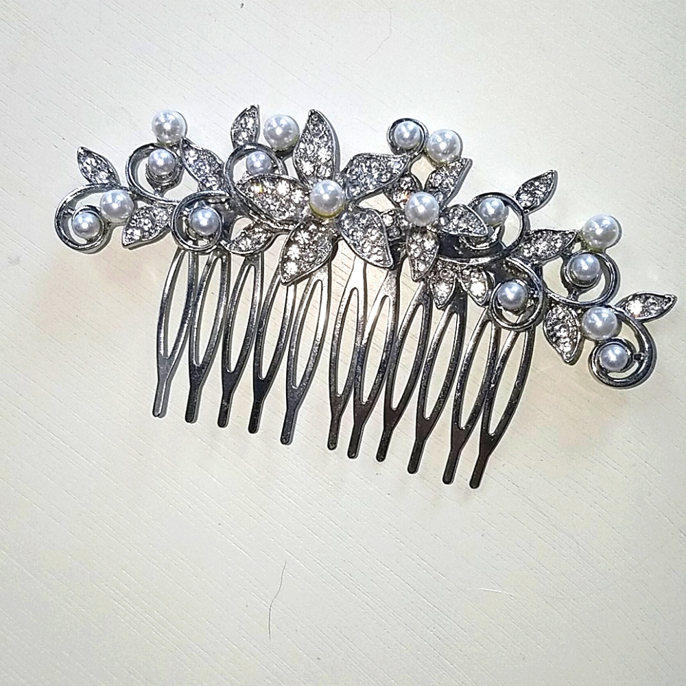 Faux pearl hair comb